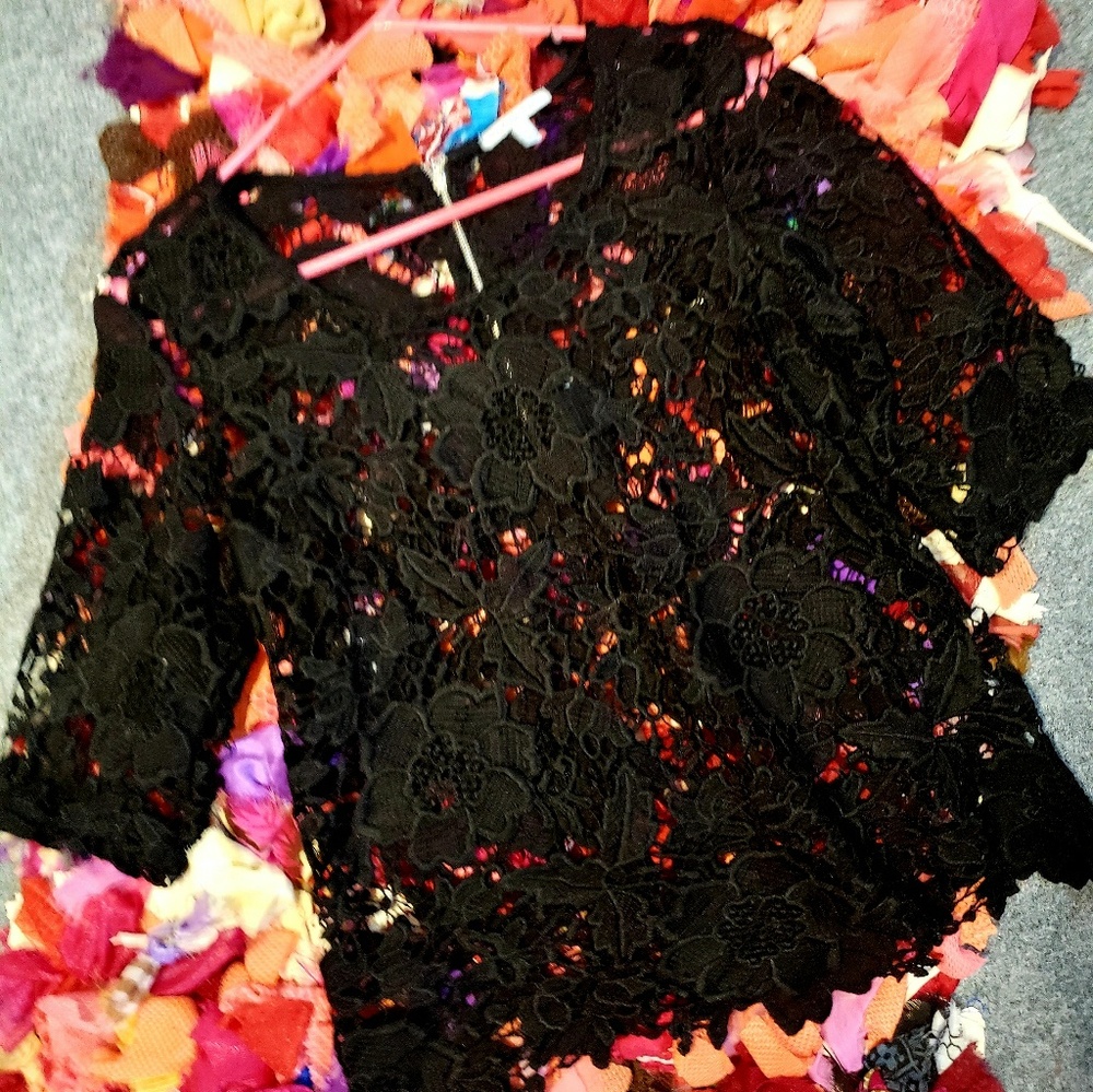 Allover lace 3/4 sleeved top